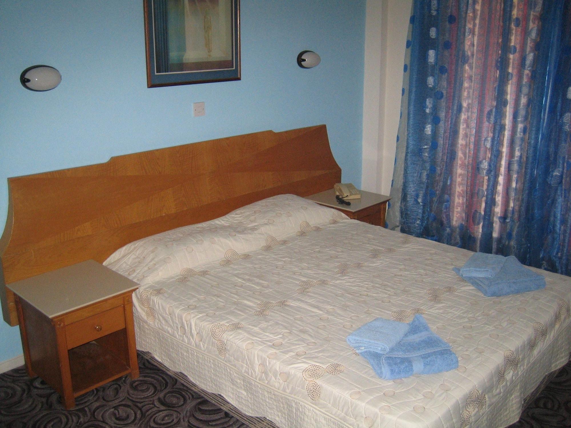 Onisillos Hotel Larnaca Buitenkant foto