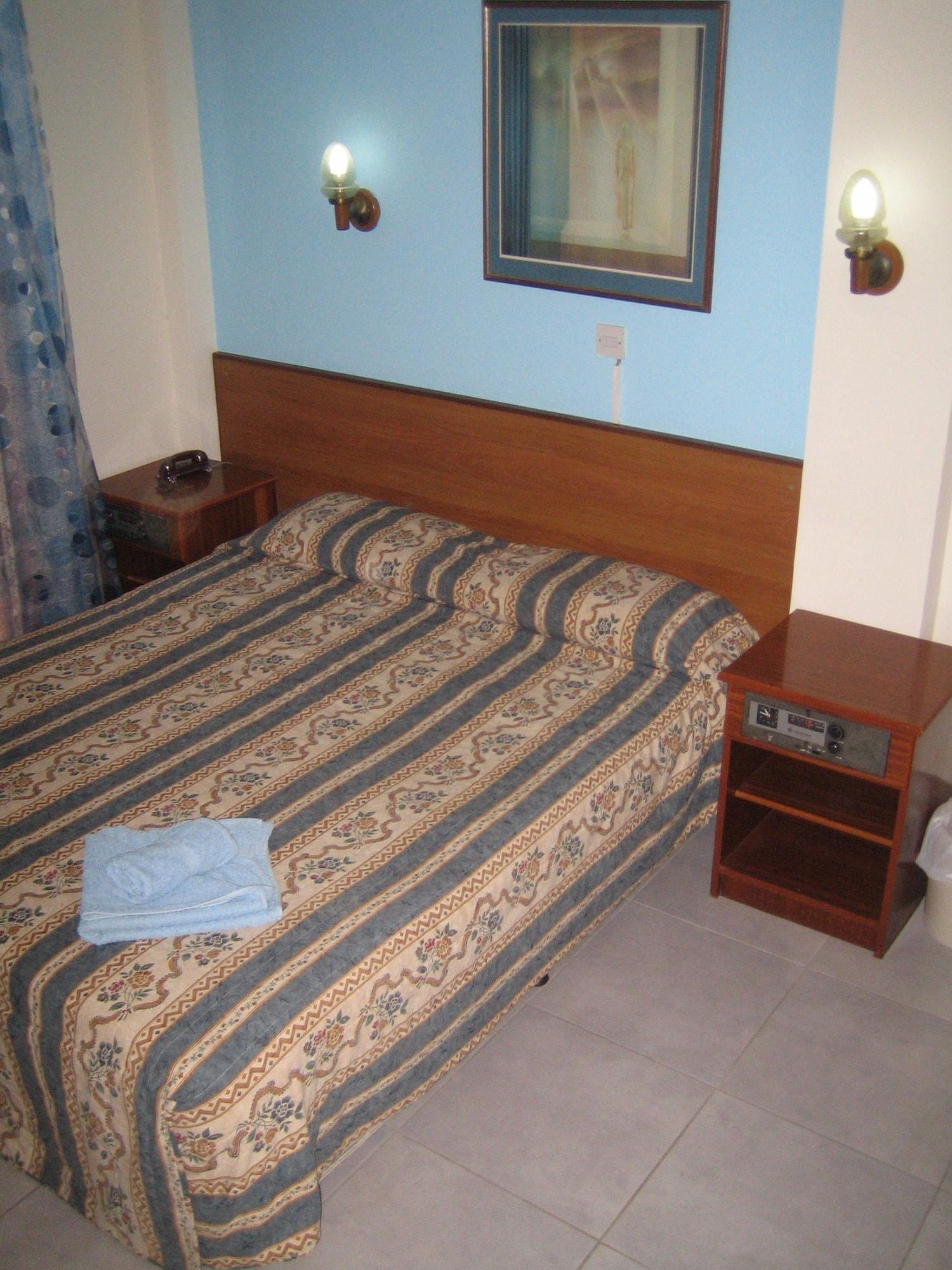 Onisillos Hotel Larnaca Buitenkant foto