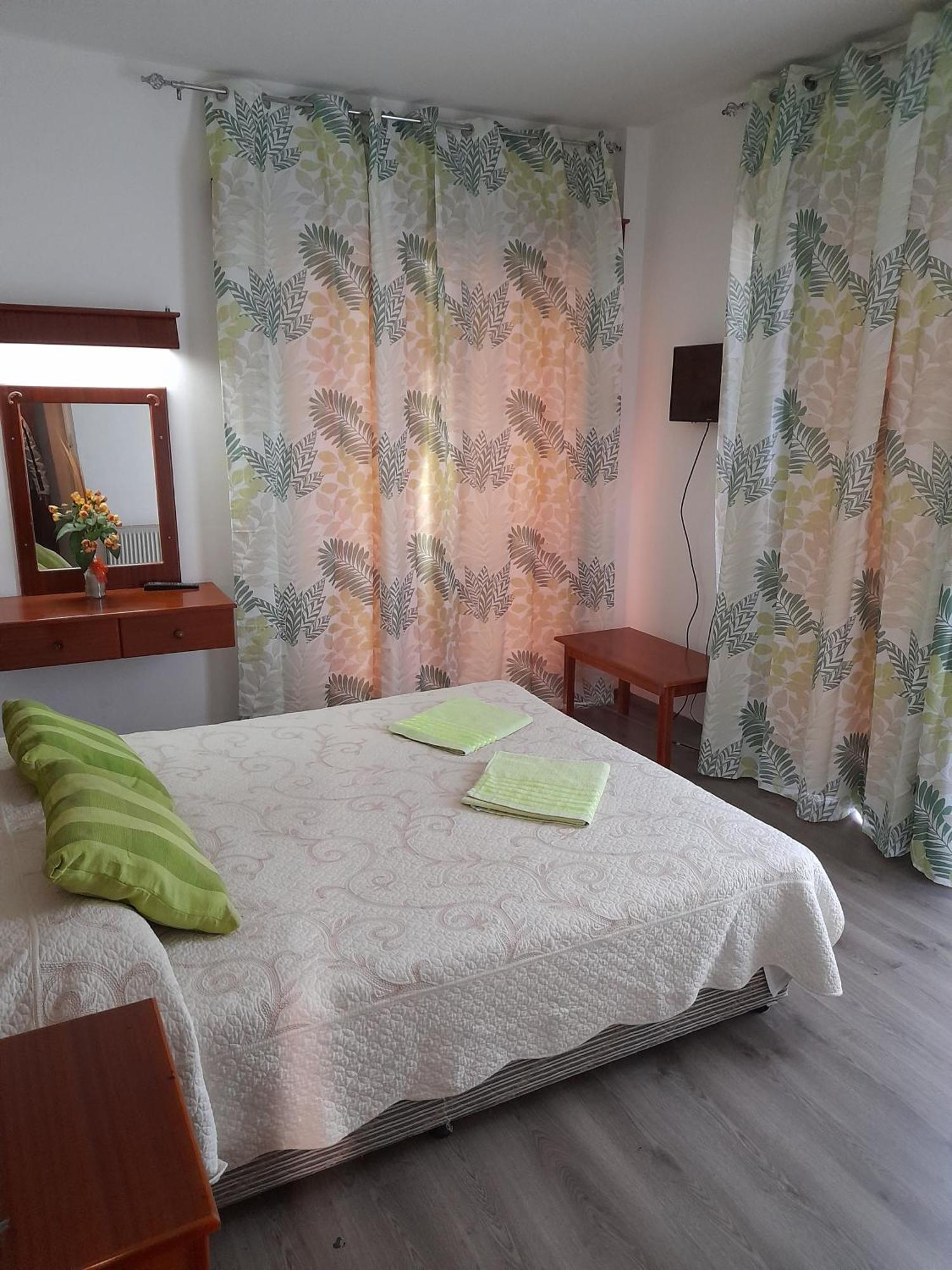 Onisillos Hotel Larnaca Buitenkant foto
