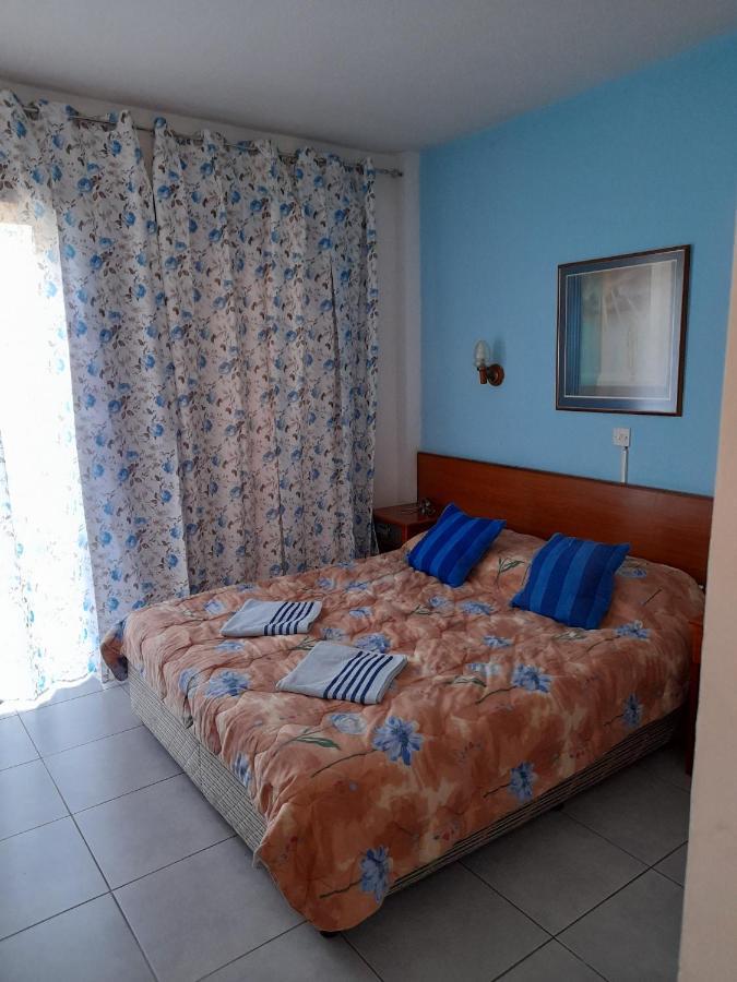 Onisillos Hotel Larnaca Buitenkant foto