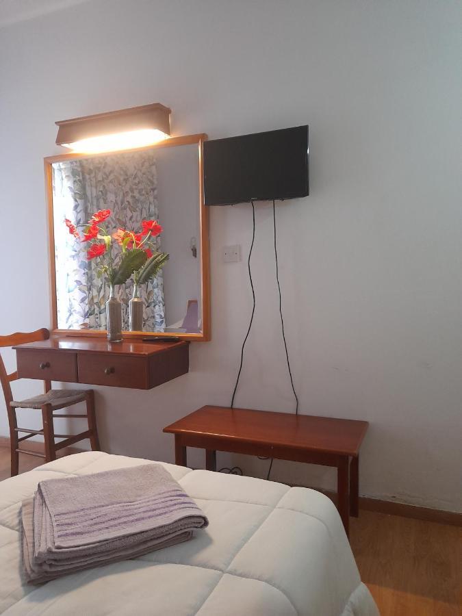 Onisillos Hotel Larnaca Buitenkant foto