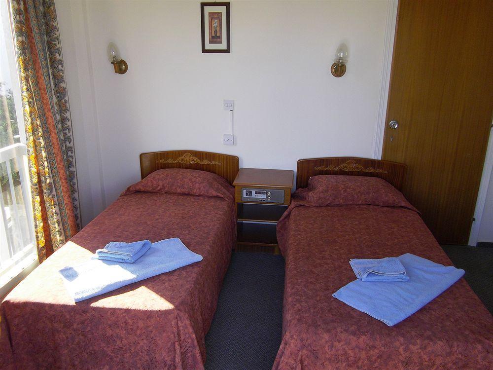 Onisillos Hotel Larnaca Buitenkant foto