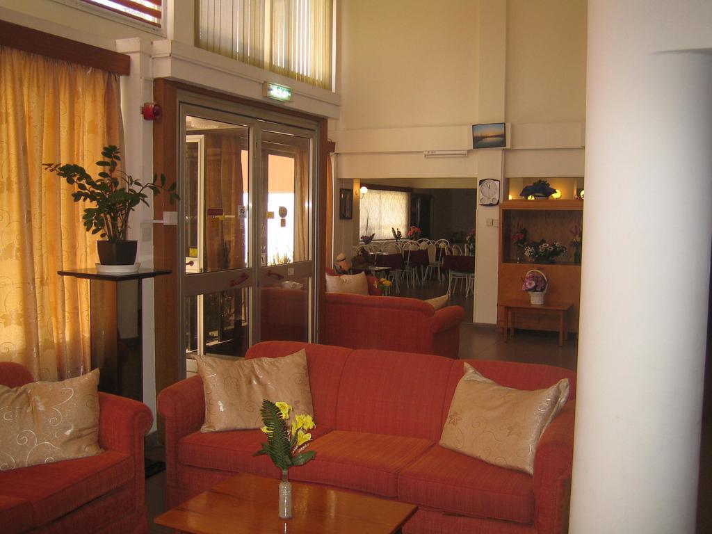 Onisillos Hotel Larnaca Buitenkant foto