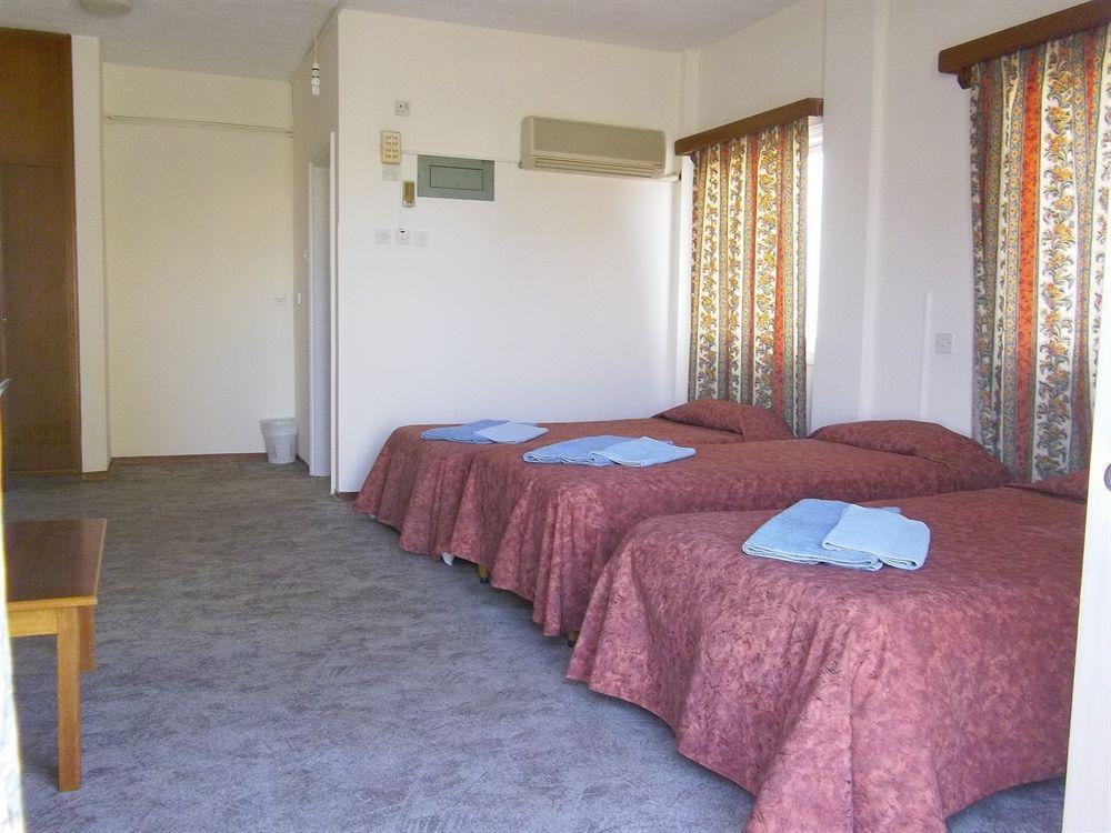 Onisillos Hotel Larnaca Buitenkant foto