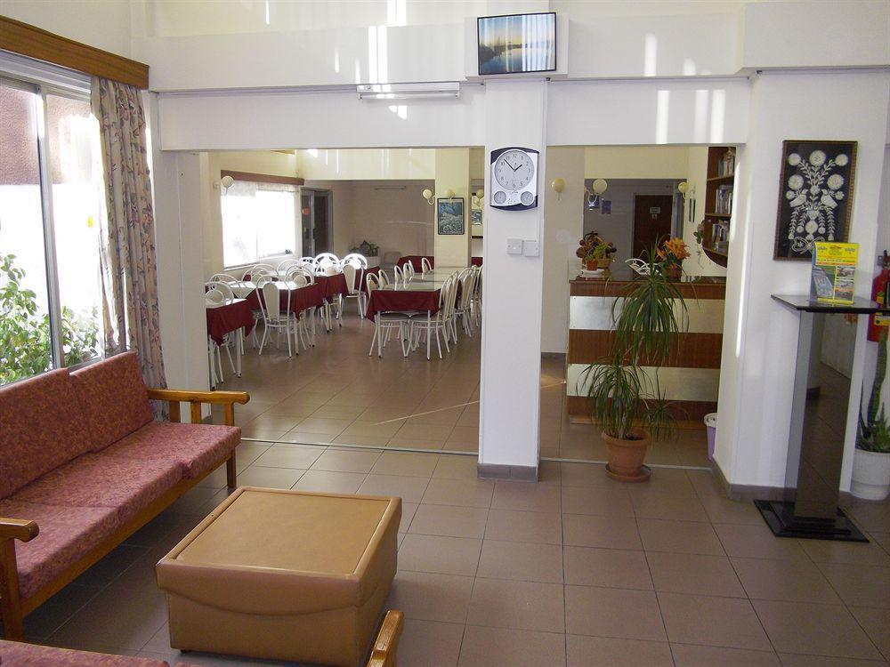 Onisillos Hotel Larnaca Buitenkant foto