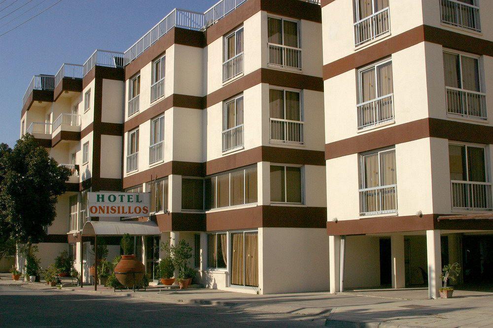 Onisillos Hotel Larnaca Buitenkant foto