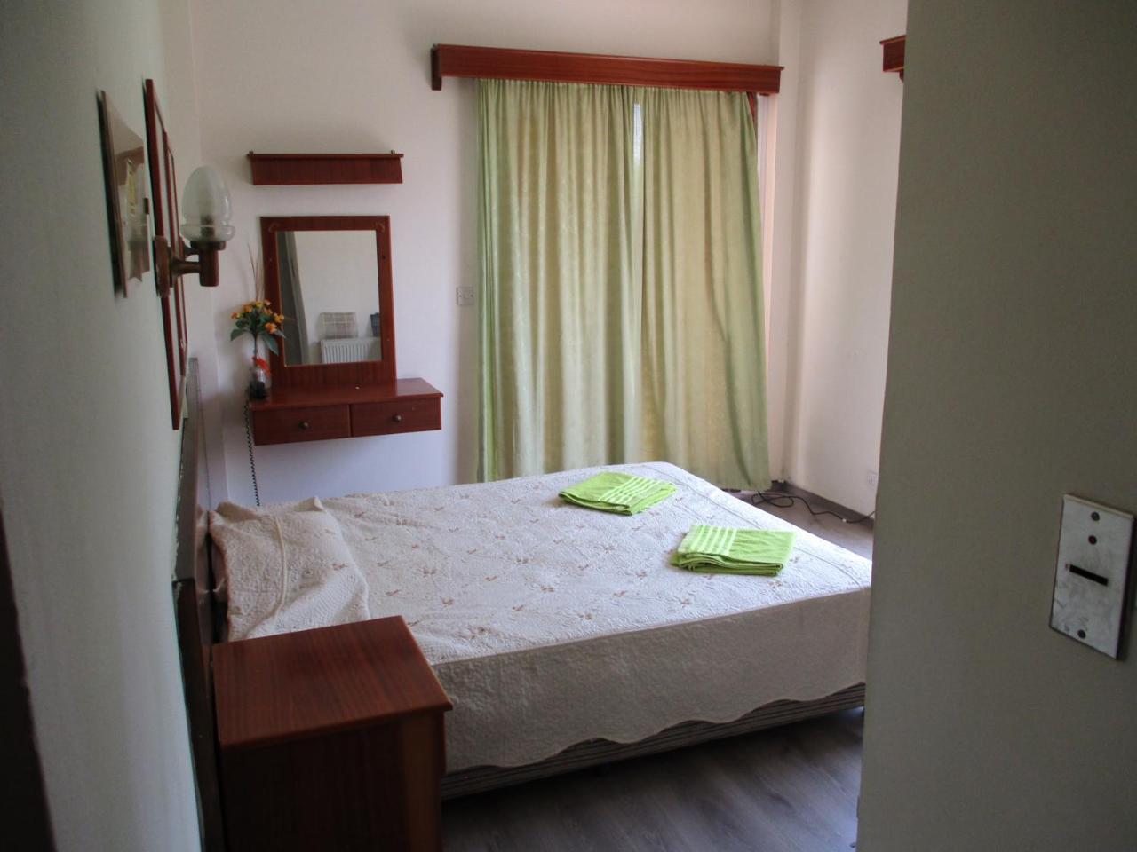 Onisillos Hotel Larnaca Buitenkant foto