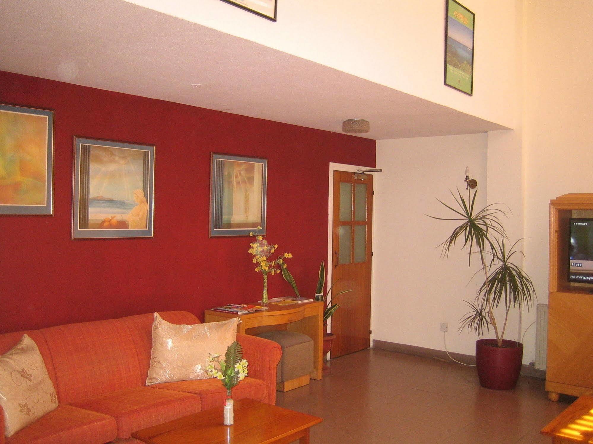 Onisillos Hotel Larnaca Buitenkant foto