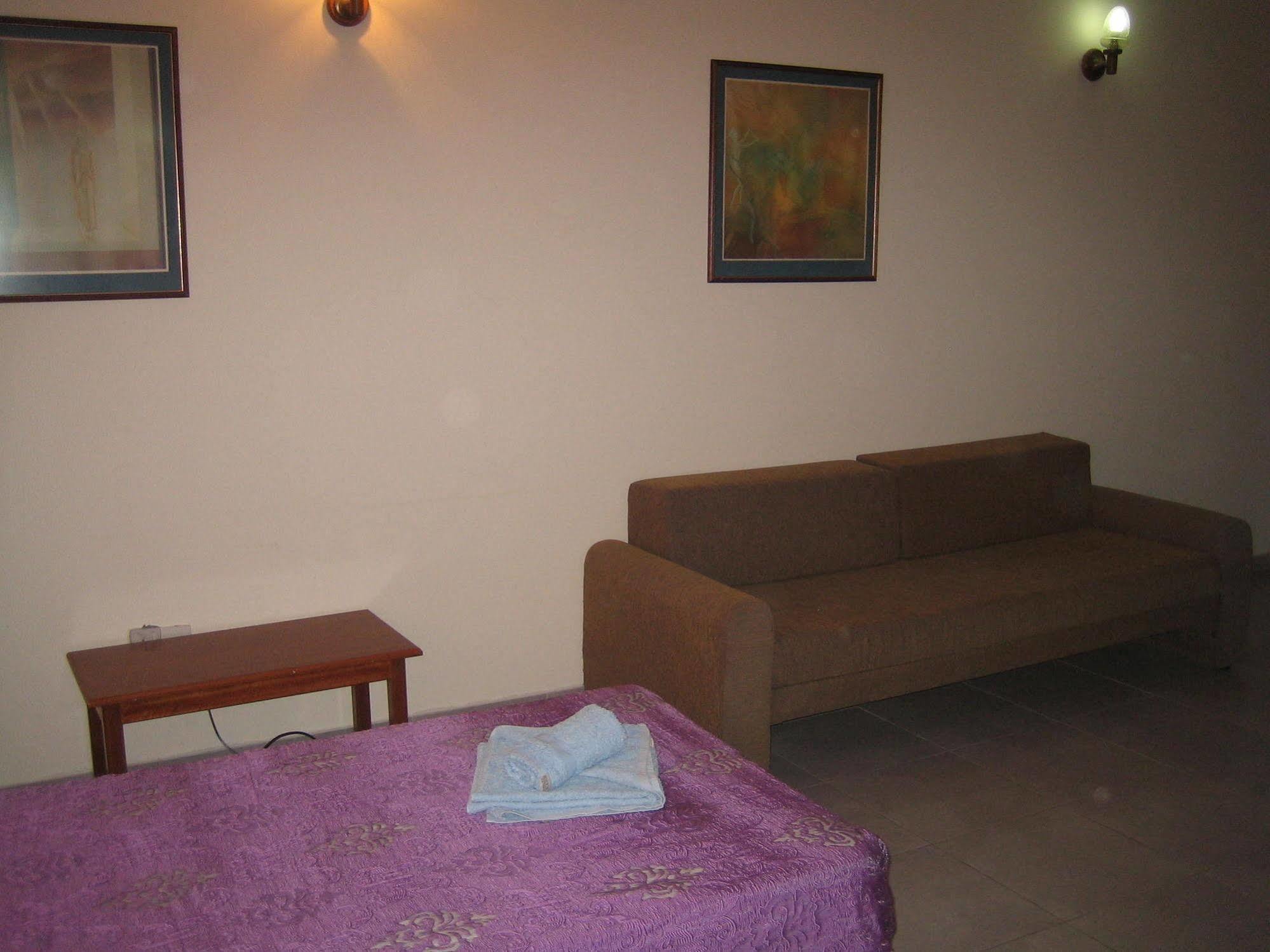Onisillos Hotel Larnaca Buitenkant foto