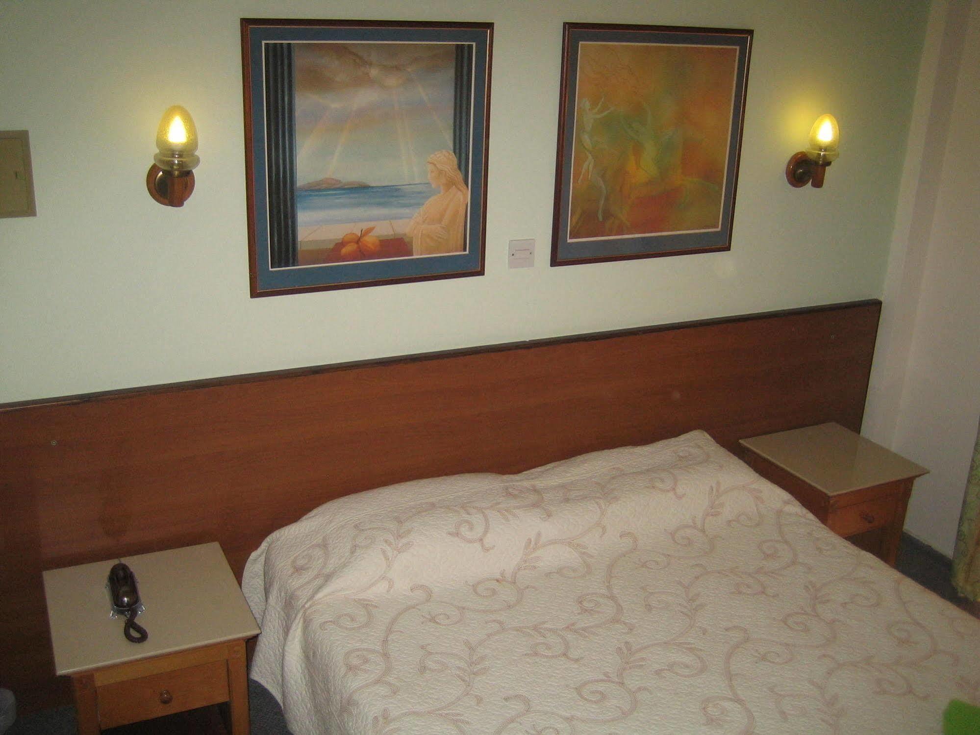 Onisillos Hotel Larnaca Buitenkant foto