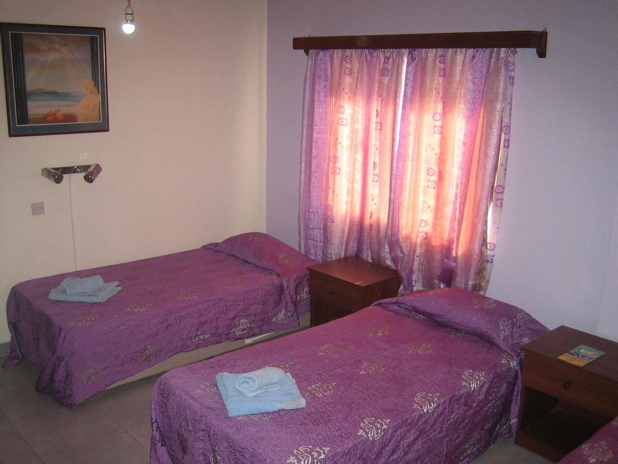 Onisillos Hotel Larnaca Buitenkant foto