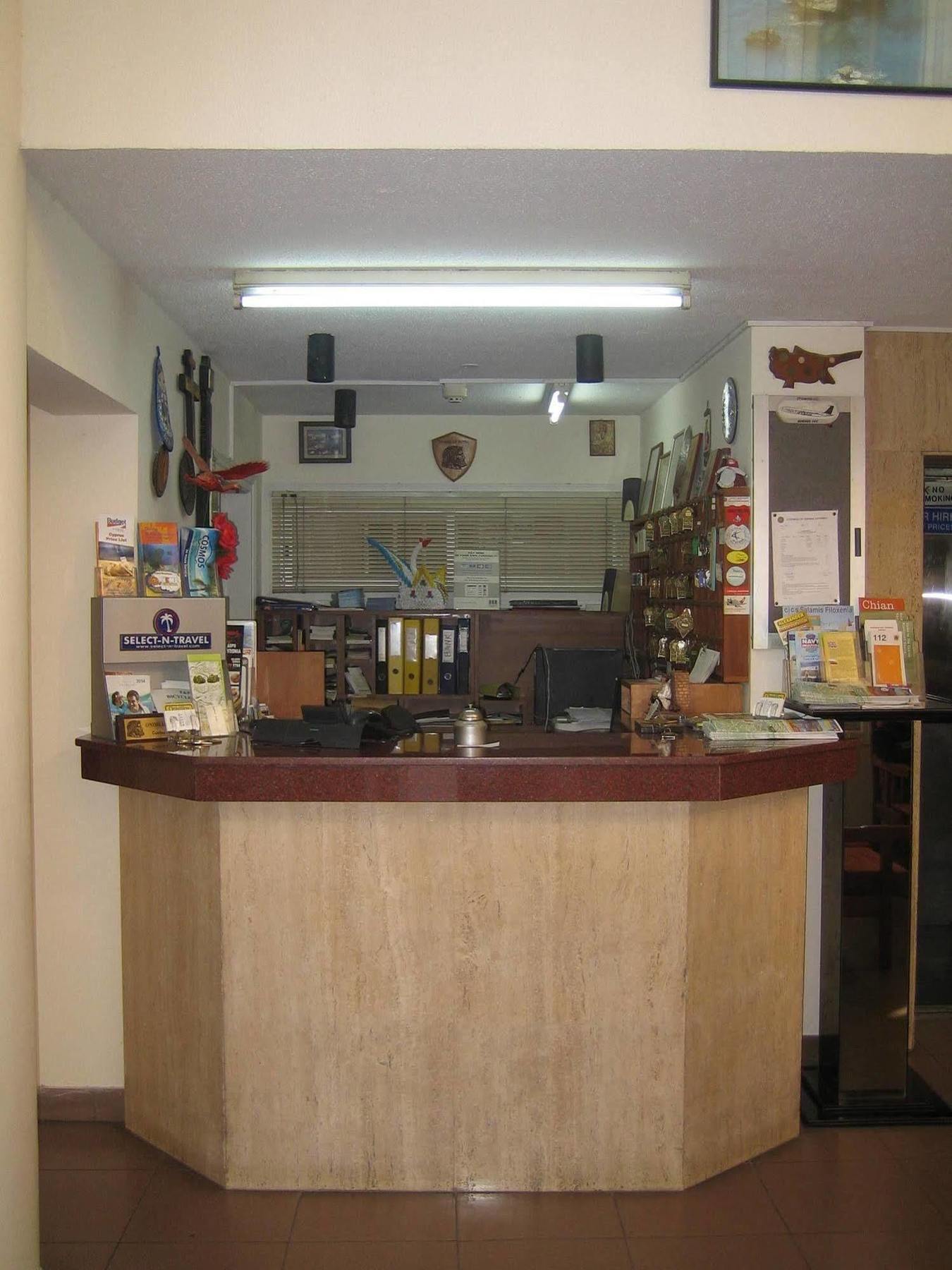 Onisillos Hotel Larnaca Buitenkant foto