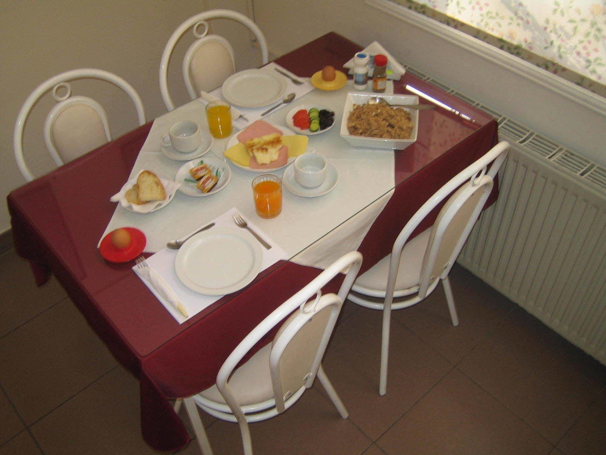 Onisillos Hotel Larnaca Buitenkant foto